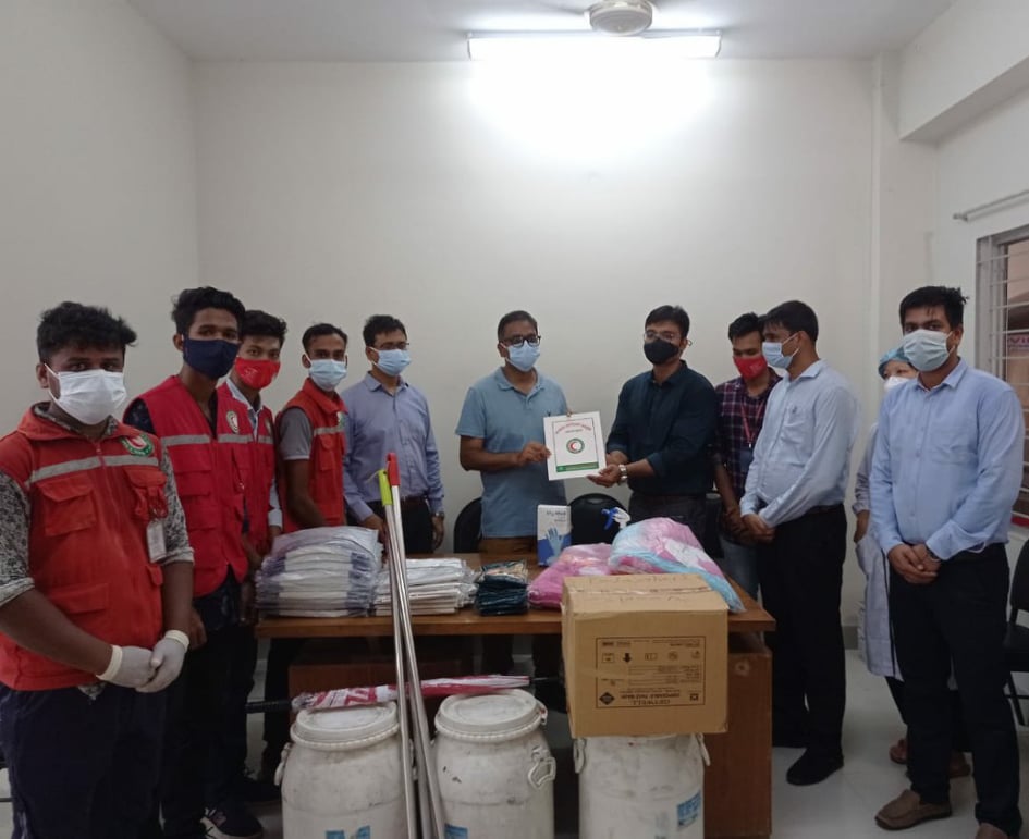 বিলাইছড়িতে রেড ক্রিসেন্ট ইউনিটের সুরক্ষা সামগ্রী বিতরণ