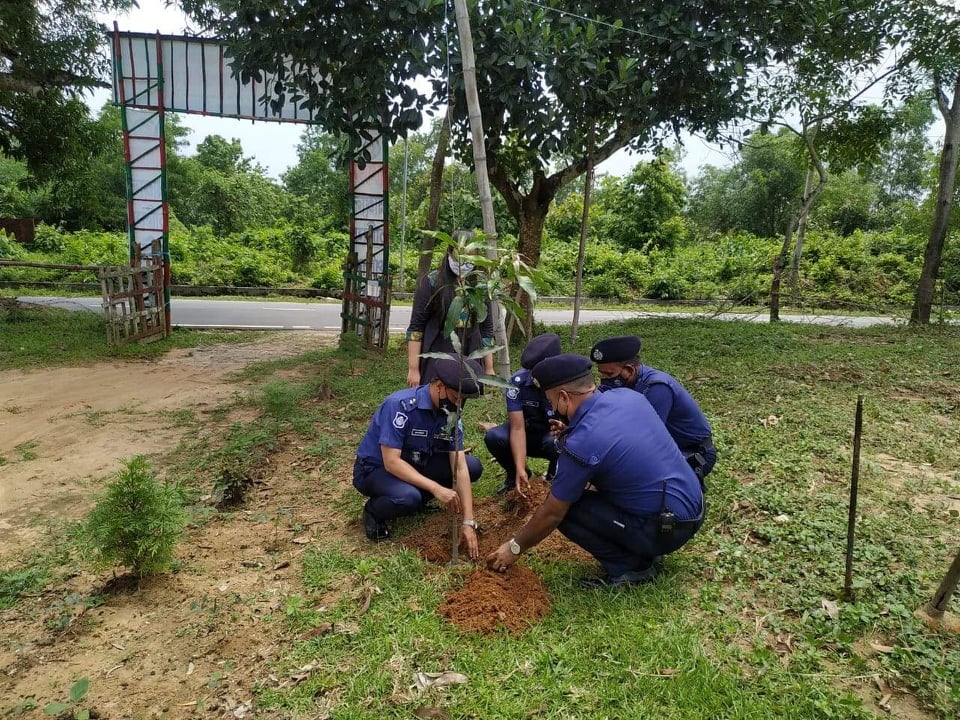 রাঙামাটি পুলিশ সুপারের বাঙালহালিয়া পুলিশ ক্যাম্প পরিদর্শন 