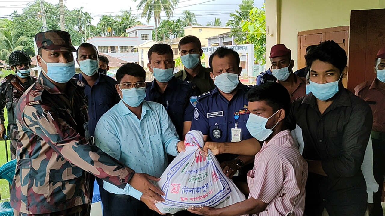 বাঘাইছড়িতে উপজেলা প্রশাসনের উদ্যোগে ত্রাণ বিতরণ