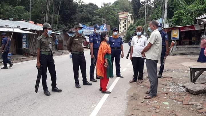 কাউখালীতে লকডাউনের ৩য় দিনে ৮ জনকে জরিমানা!