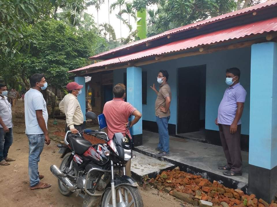 প্রধানমন্ত্রীর উপহারের নির্মিত ঘরের  কাজ পরিদর্শনে রাজস্থলীর ইউএনও