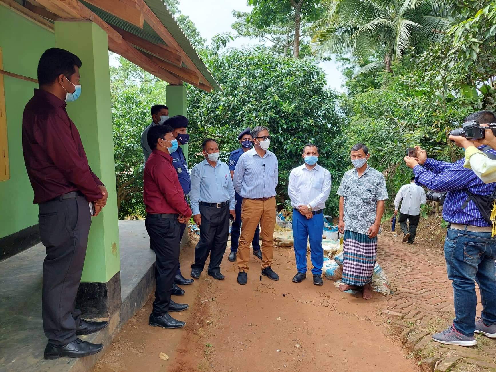 জুরাছড়িতে মুজিব শতবর্ষ উপলক্ষে প্রধানমন্ত্রীর ঘর পরিদর্শন করলেন জেলা প্রশাসক