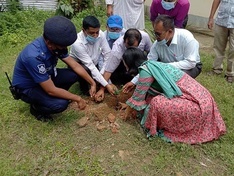 জুরাছড়িতে শেখ কামালের জম্মদিন উপলক্ষে উপজেলা প্রশাসনের বৃক্ষ রোপন