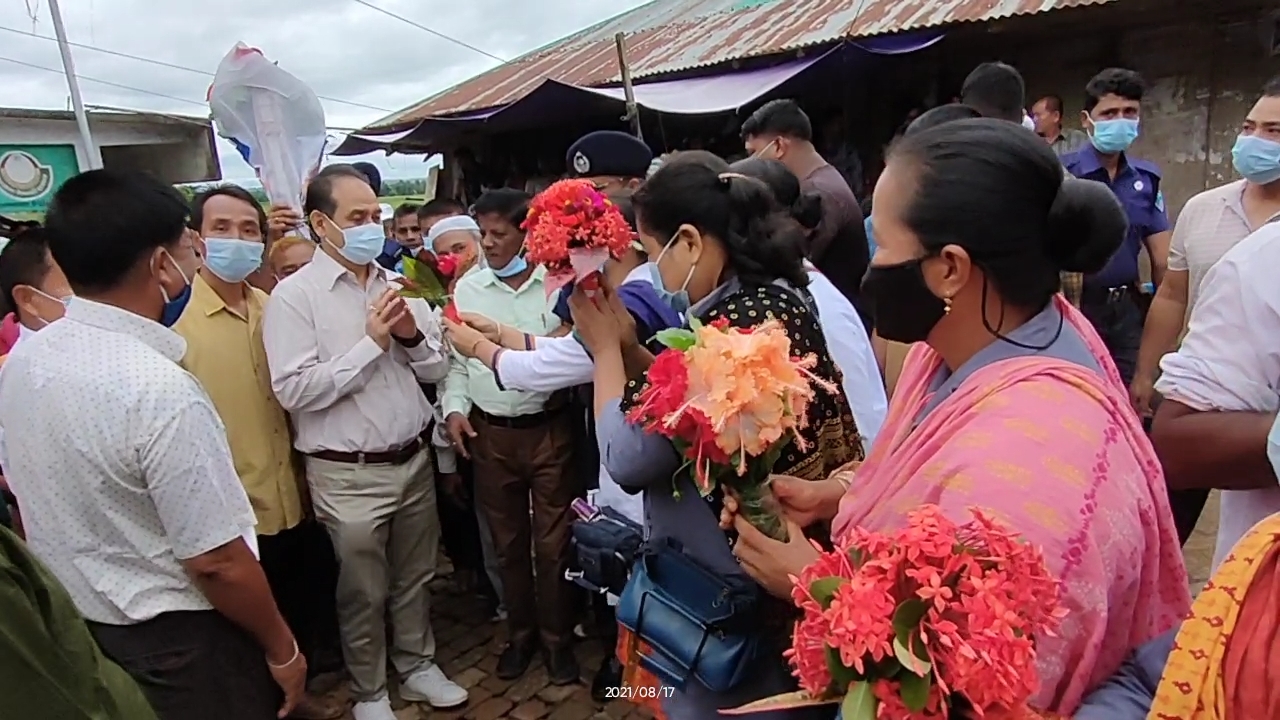 বাঘাইছড়িতে ফুলেল শুভেচ্ছায় সিক্ত হলেন উন্নয়ন বোর্ডের চেয়ারম্যান