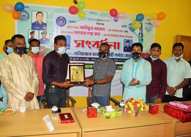 দীর্ঘ চাকুরী জীবন শেষে নানিয়ারচরে পুলিশ সদস্যকে বিদায়ী সংবর্ধনা