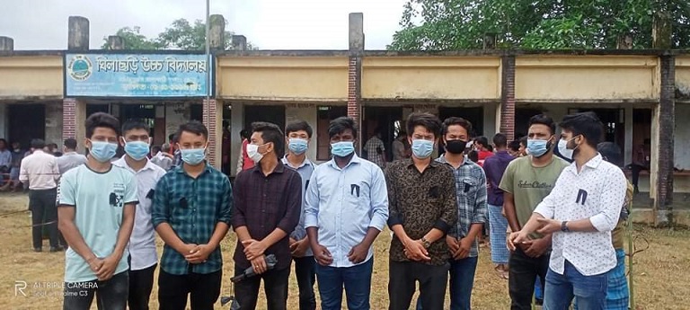 নানিয়ারচরে গণটিকা কার্যক্রমে স্বাস্থ্যসেবীদের পাশে যুব রেড ক্রিসেন্ট ও ছাত্রলীগ 