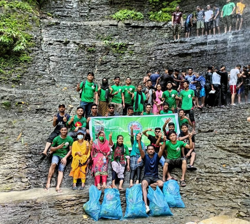 ঘাগড়া ঝর্নায় বিডি ক্লিনের পরিচ্ছন্ন অভিযান 