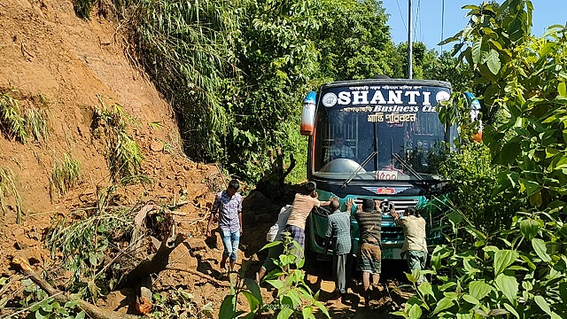 সারাদেশের সাথে বাঘাইছড়ির সড়ক যোগাযোগ বন্ধ