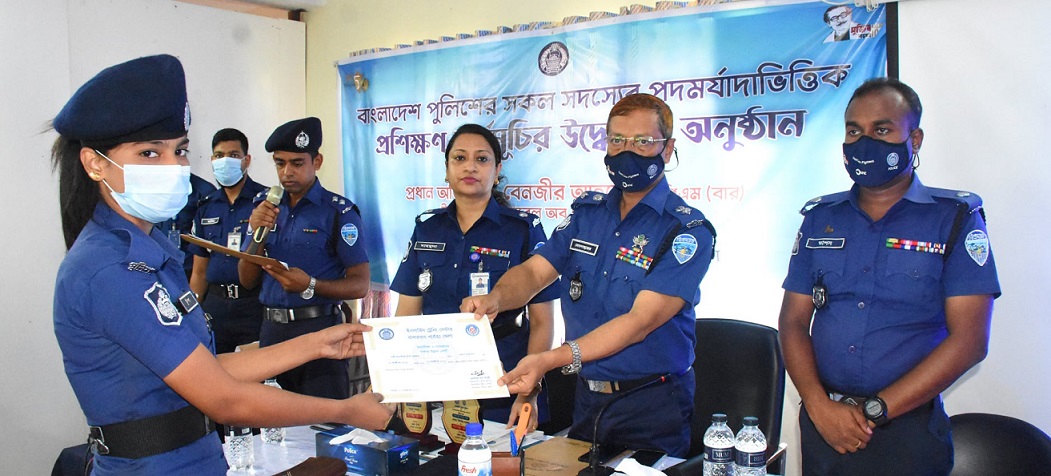 রাঙামাটিতে দক্ষতা উন্নয়ন কোর্স সম্পন্নকারী পুলিশ সদস্যদের সনদ বিতরণ