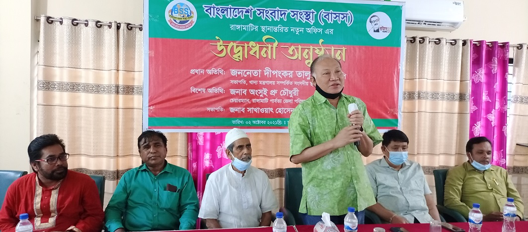 সাংবাদিকদের লেখার স্বাধীনতার অপব্যবহার করা যাবে না