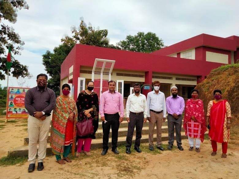 নানিয়ারচরে বিদ্যালয় পরিদর্শনে জেলা প্রাথমিক শিক্ষা অফিসার