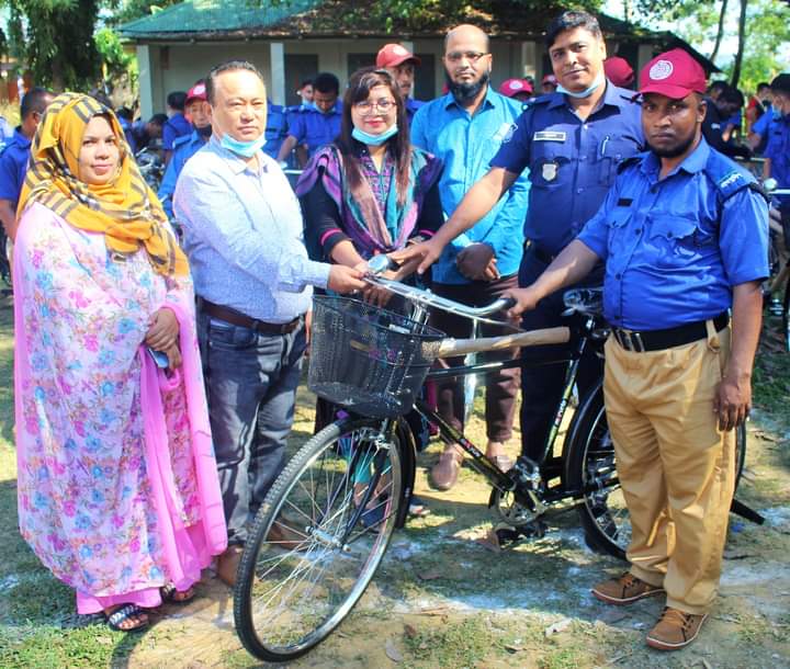 বিনামূল্যে নানিয়ারচরে ৩৮জন গ্রাম পুলিশ সদস্য পেলো বাইসাইকেল