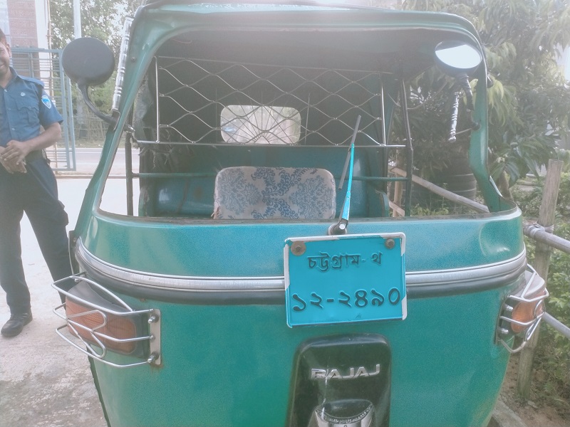 সিএনজি নিয়ন্ত্রণ হারিয়ে নানিয়ারচরে নিহত ০১