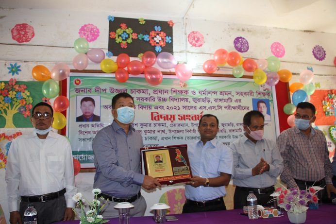 জুরাছড়িতে এসএসসি পরীক্ষার্থী ও অবসর জনিত শিক্ষকদের বিদায় সংবর্ধনা