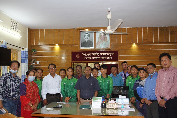 এগিয়ে যাচ্ছে জুরাছড়ি উপজেলার প্রমিলা ক্রিকেটের মেয়েরা