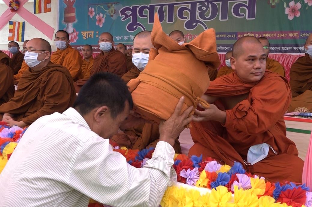 রাঙামাটির আইমাছড়া বনবিহারের ৮তম কঠিন চীবর দানোৎসব 