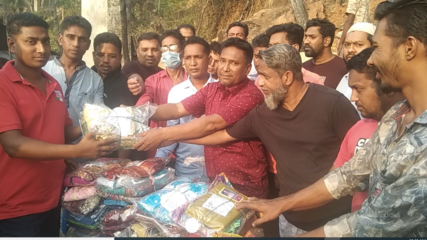অগ্নিকান্ডে ক্ষতিগ্রস্তদের পাশে দাঁড়িয়েছে হাজী ধনমিয়া পাহাড়ের এলাকাবাসী 