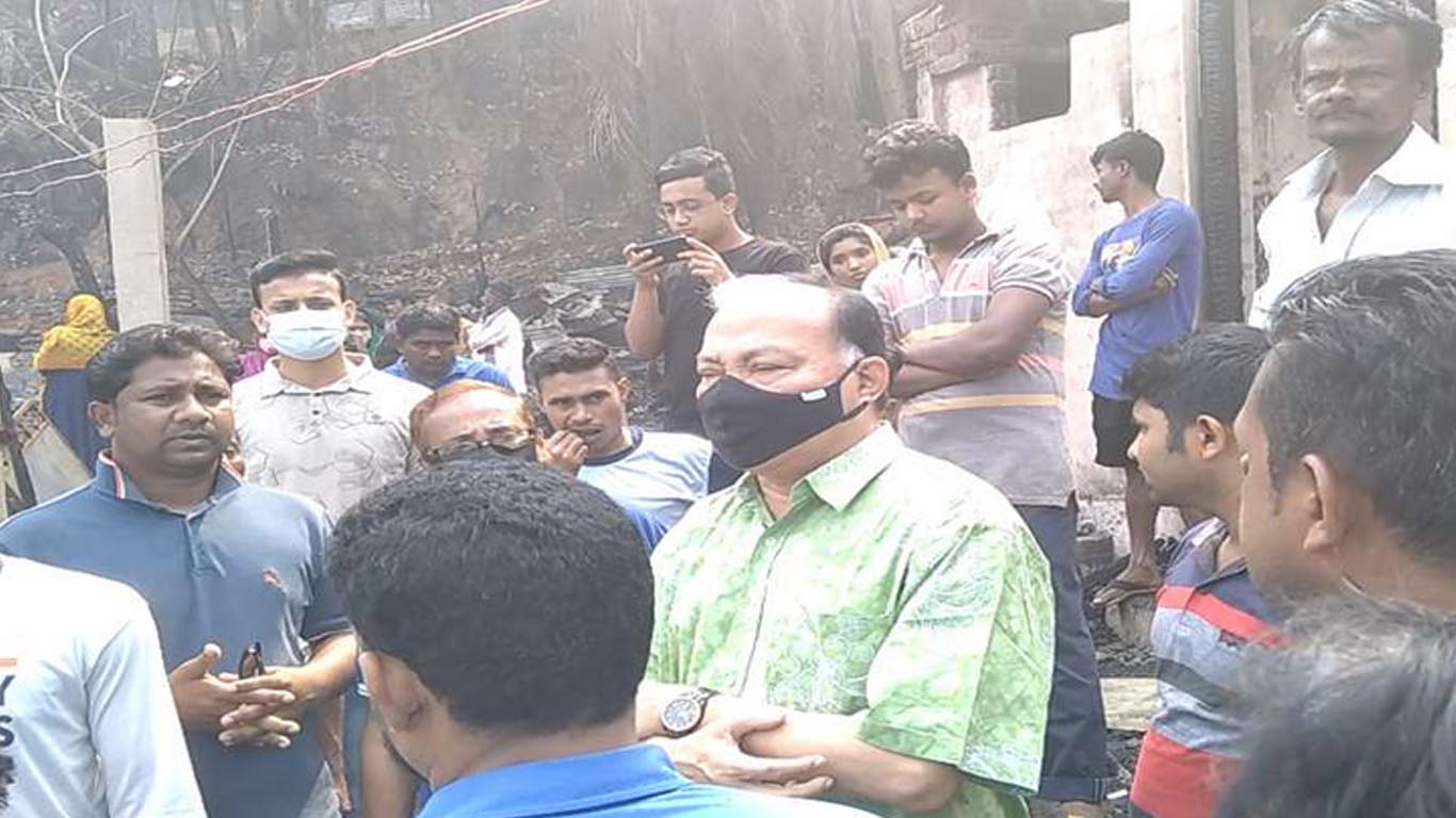 অগ্নি ক্ষতিগ্রস্ত এলাকা পরিদর্শনে এমপি দীপংকর 