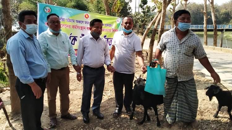 জুরাছড়িতে আয়-বর্ধক উপকরণ বিতরণ
