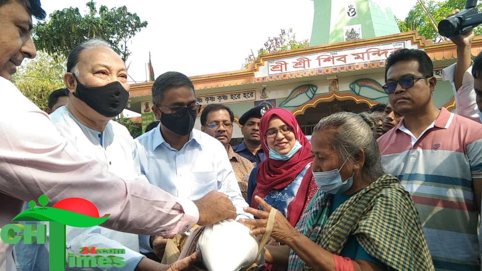 রাঙামাটিতে টিসিবি পণ্য বিক্রির উদ্বোধন করলেন দিপংকর তালুকদার এমপি