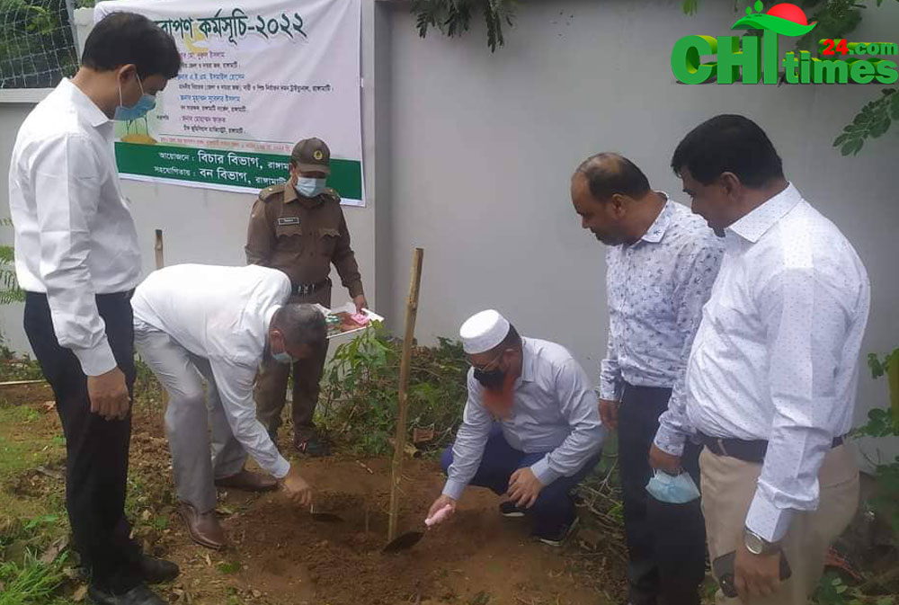 রাঙামাটিতে বিচার বিভাগের আয়োজনে বৃক্ষরোপন কর্মসূচী' 