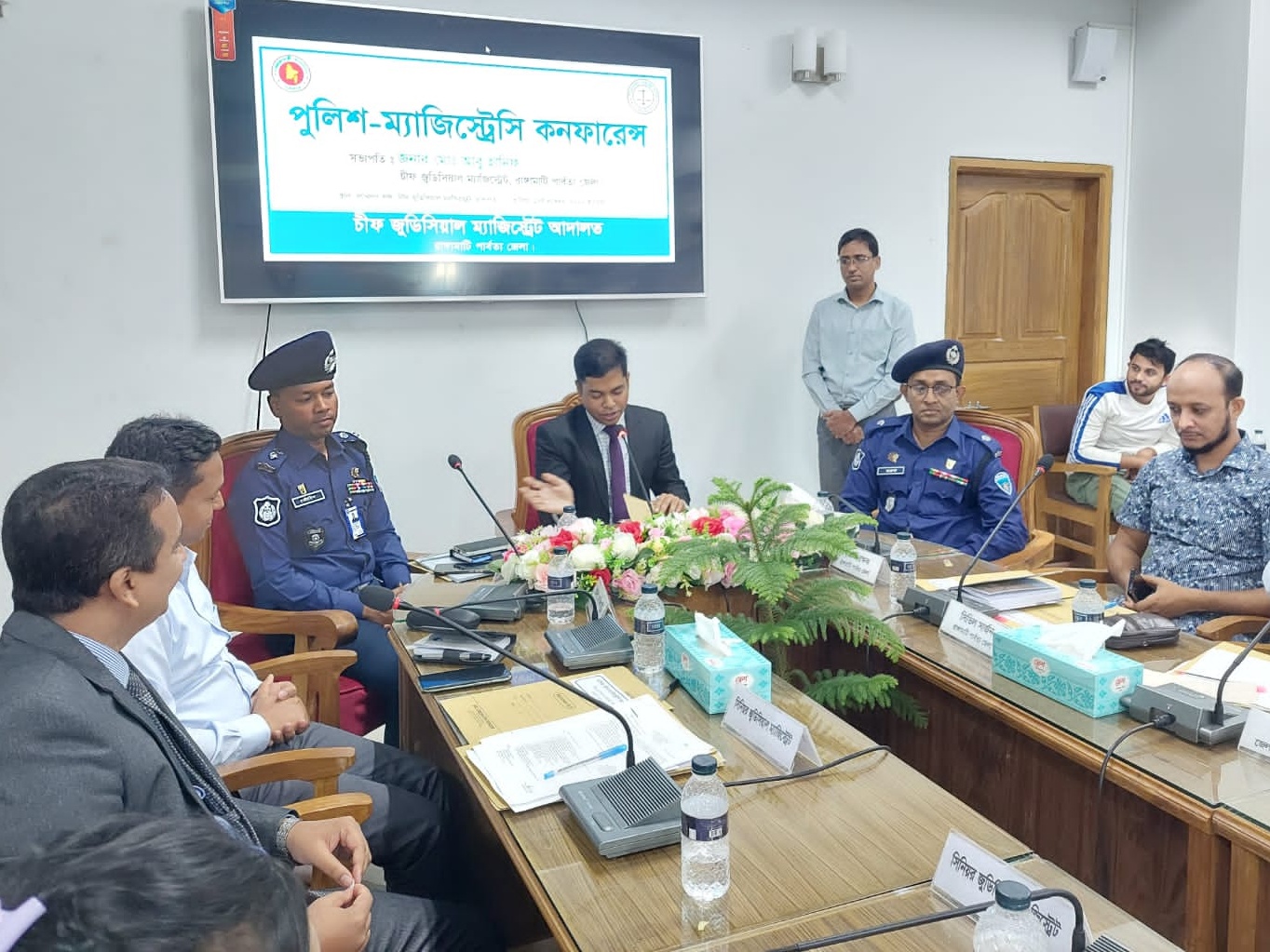 ফৌজদারি মামলায় পুলিশকে যথাযথভাবে গ্রেফতার ও তদন্তের নির্দেশ