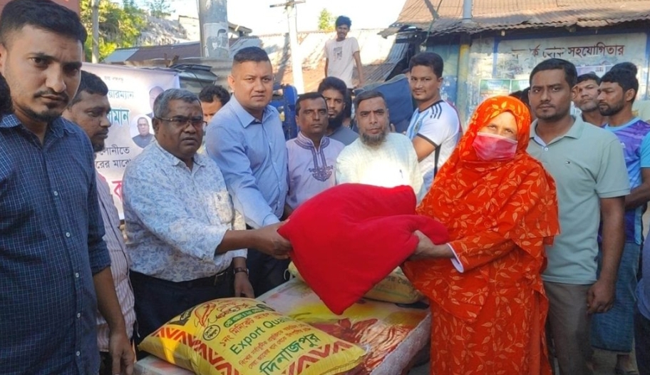 অগ্নিকান্ডে ক্ষতিগ্রস্থ পরিবারের পাশে সদর উপজেলা পরিষদ চেয়ারম্যান 