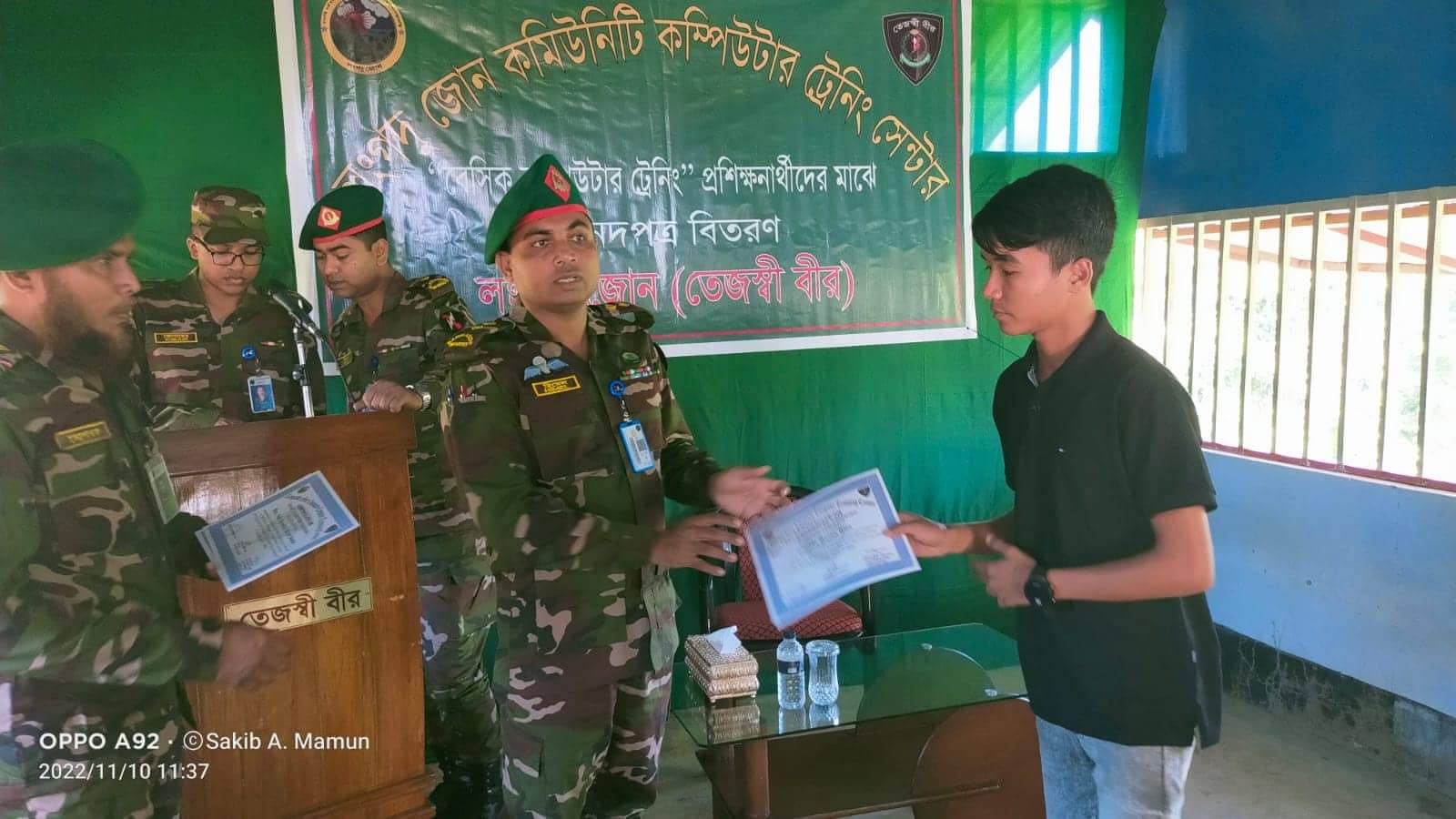 লংগদু সেনা জোন কর্তৃক আর্থিক সহায়তা ও কম্পিউটার সনদ প্রদান