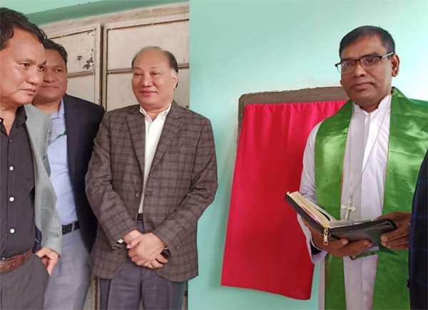 মং স্টিফেন চৌধুরীর কাছে পাহাড়ি-বাঙালি কোনো ভেদাভেদ ছিল না, রোগীদের সেবা দিয়েছেন অকাতরে; দীপংকর তালুকদার