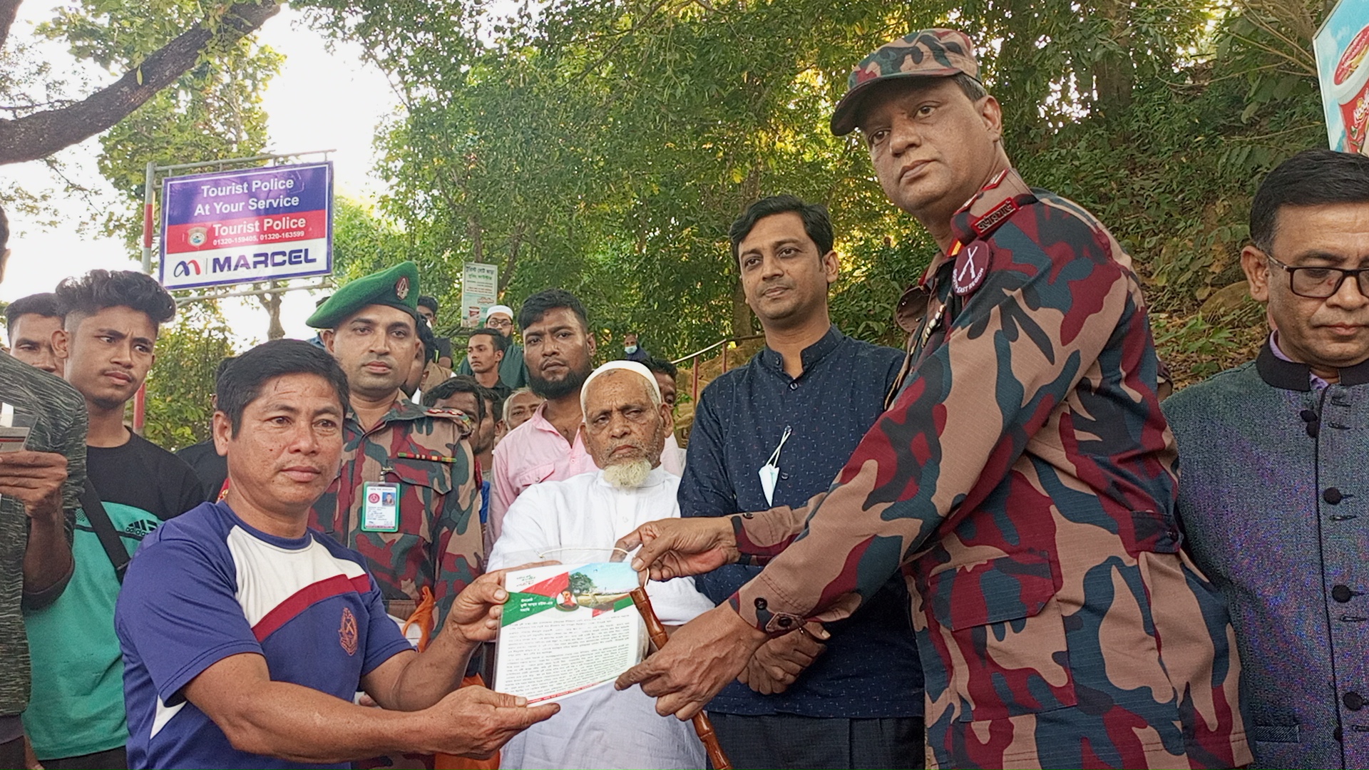 রাঙামাটির সেক্টর কমান্ডারের উদ্যোগ পর্যটকদের বীরশ্রেষ্ঠ সমাধিতে ভ্রমণে ট্যুারিস্ট বোট চালকদের উদ্বুদ্ধকরণ