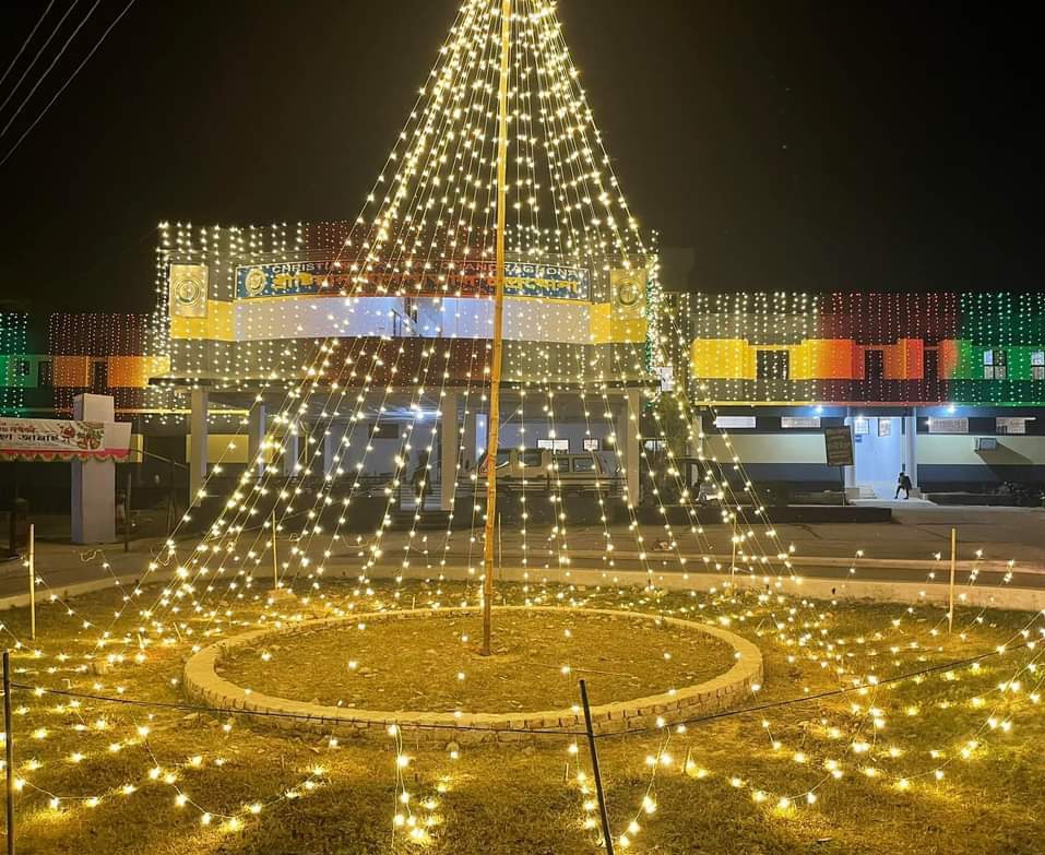বড়দিন উপলক্ষে বর্ণিল সাজে সজ্জিত  চন্দ্রঘোনা খ্রীস্টিয়ান পল্লী