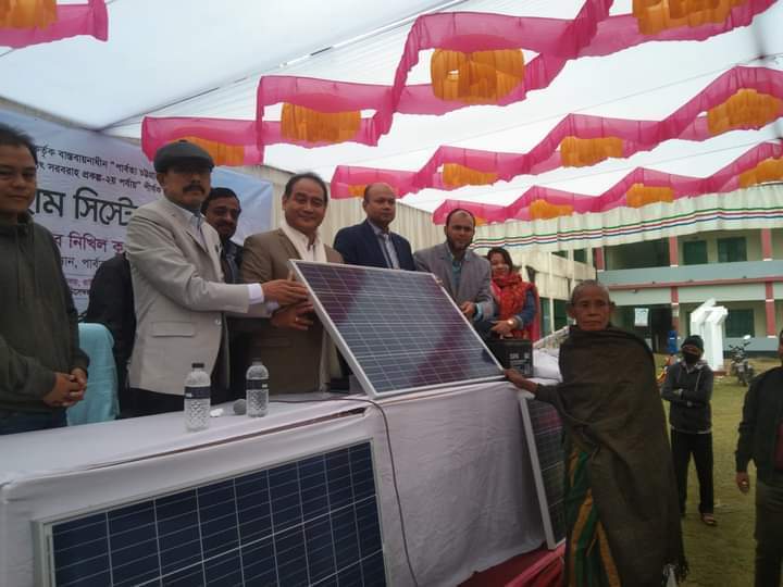 কাপ্তাইয়ের রাইখালীতে ৫৮৭ টি পরিবারের মাঝে  সোলার হোম সিস্টেম বিতরণ 