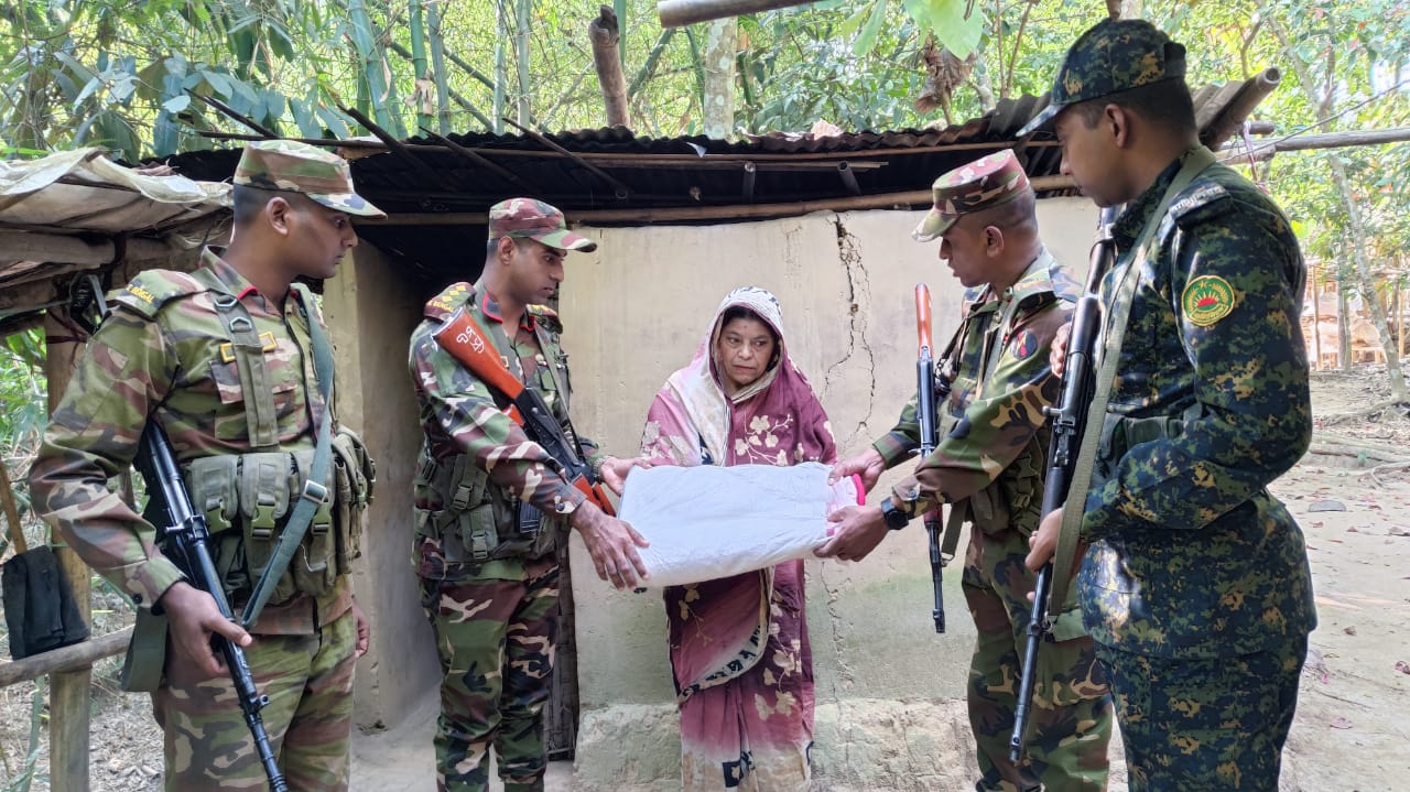 রাঙামাটি জোন কতৃক গরীব ও দুস্থদের মাঝে শীতবস্ত্র  বিতরণ