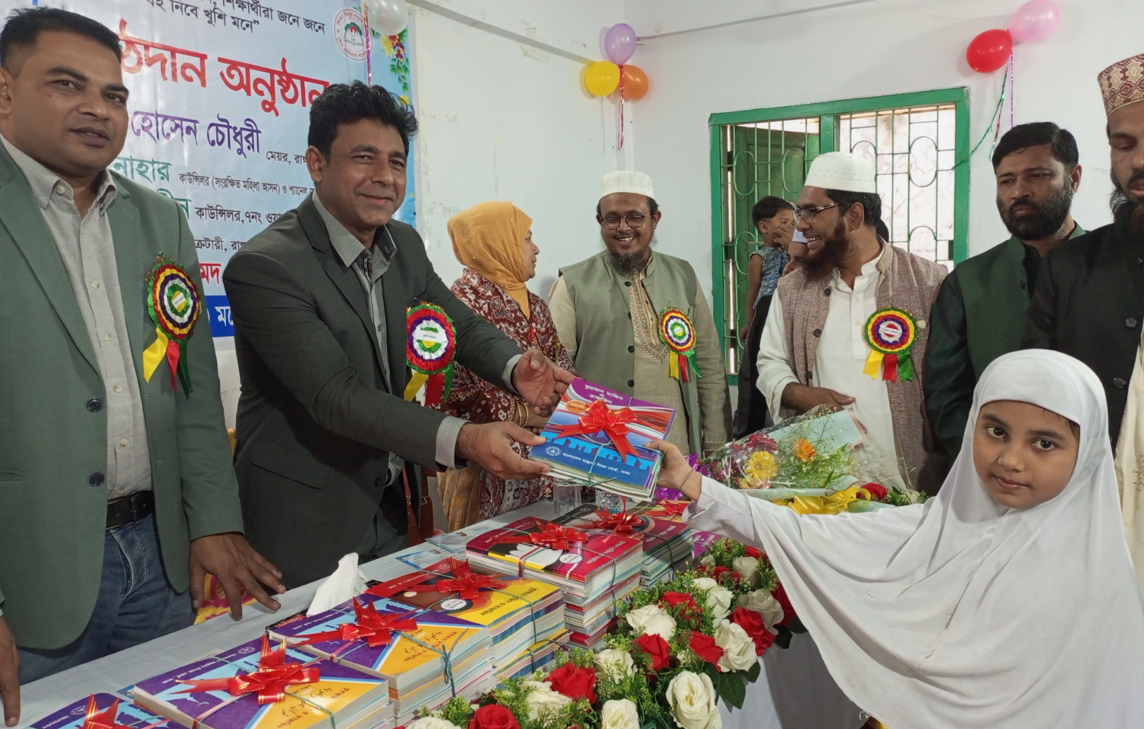 বছরের প্রথম দিনে রাঙামাটির আল আমিন   মাদ্রাসার শিক্ষার্থীরা পেল নতুন বই 