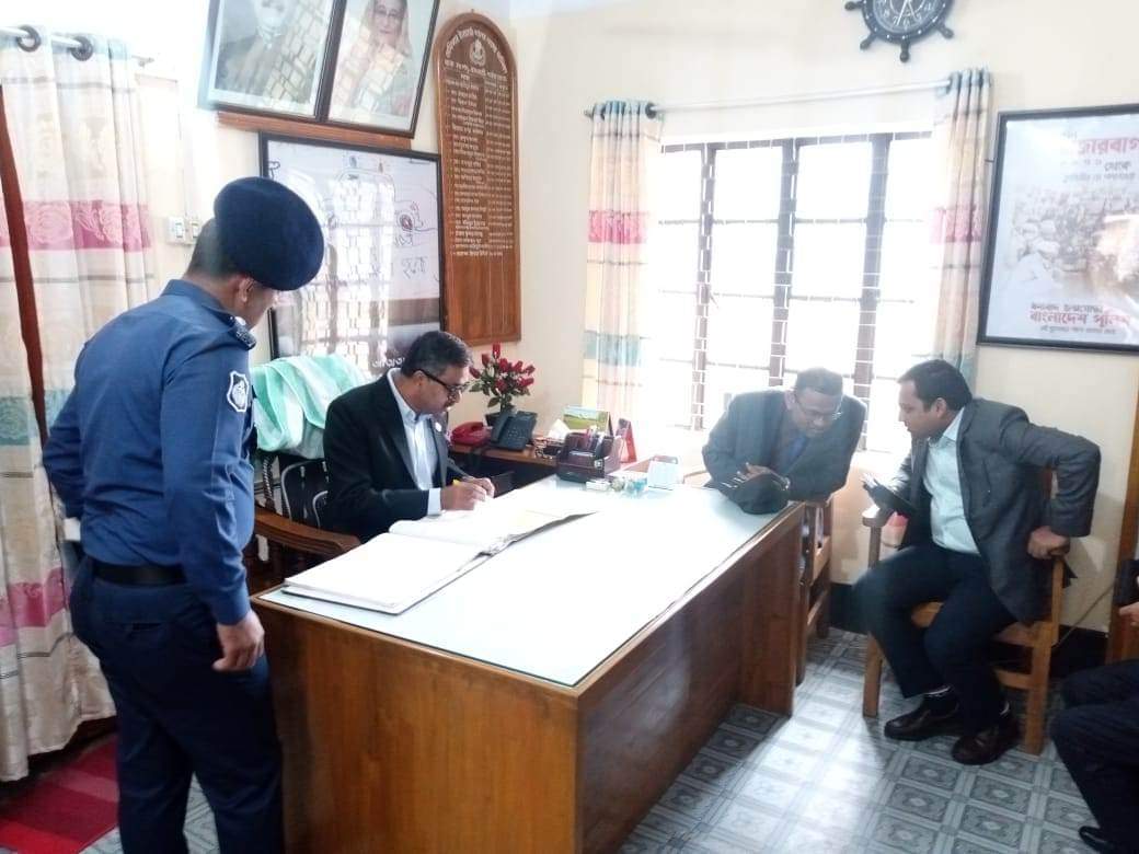 লংগদুতে বিভিন্ন উন্নয়নমূলক কার্যক্রম পরিদর্শন করেছেন জেলা প্রশাসক মিজানুর রহমান