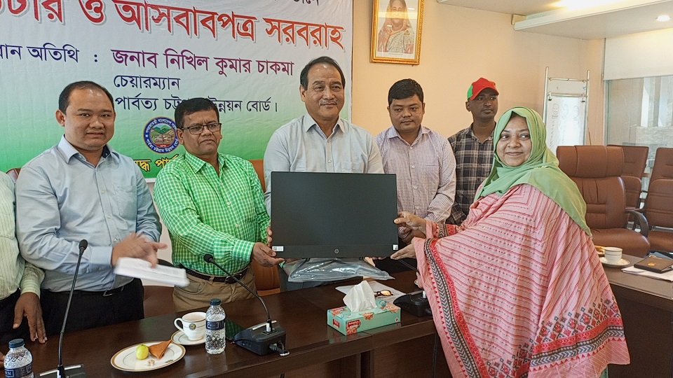 আধুনিক শিক্ষার সম্প্রসারণে ১৪ শিক্ষা প্রতিষ্ঠানে কম্পিউটার সামগ্রী-আসবাবপত্র দিলো উন্নয়ন বোর্ড