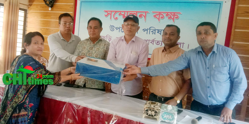 ল্যাপটপ পেল জুরাছড়ির ৩৫ প্রাথমিক বিদ্যালয়
