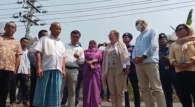 রাঙ্গামাটির সাপছড়ি সোলার প্যানেলের মাধ্যমে পানির প্রকল্প পরিদর্শনে ডেনমার্কের রাষ্ট্রদূতের