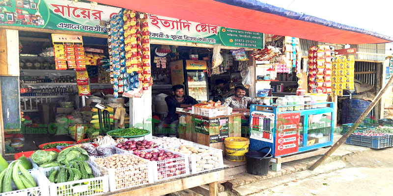 রাঙামাটি শহরে কমদামে নিত্যপ্রয়োজনীয় দ্রব্যাদি বিক্রি করে ব্যবসায়ির অনন্য নজির !