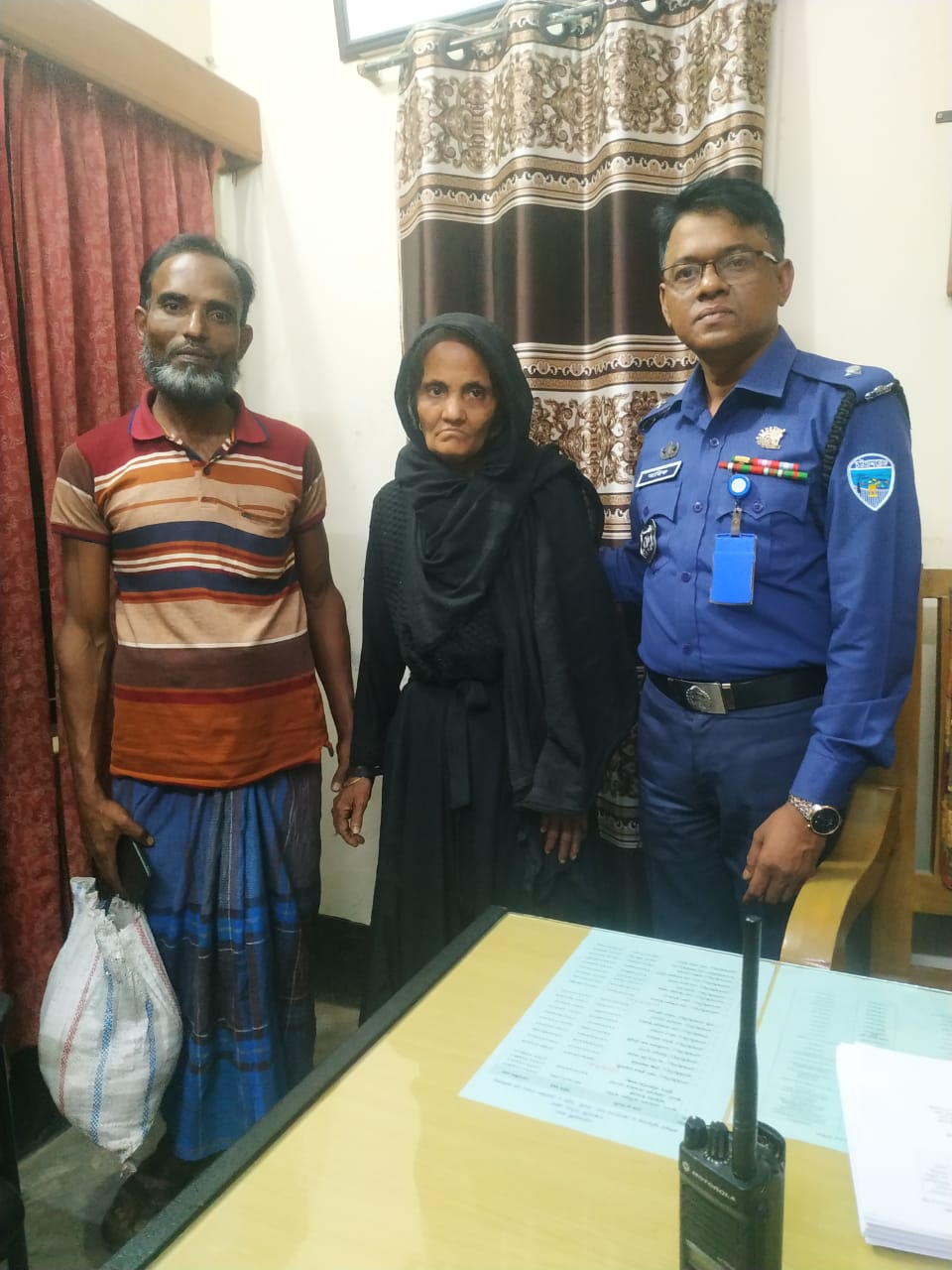 পুলিশের কৃতিত্বে ঠিকানা পেলো বৃদ্ধা