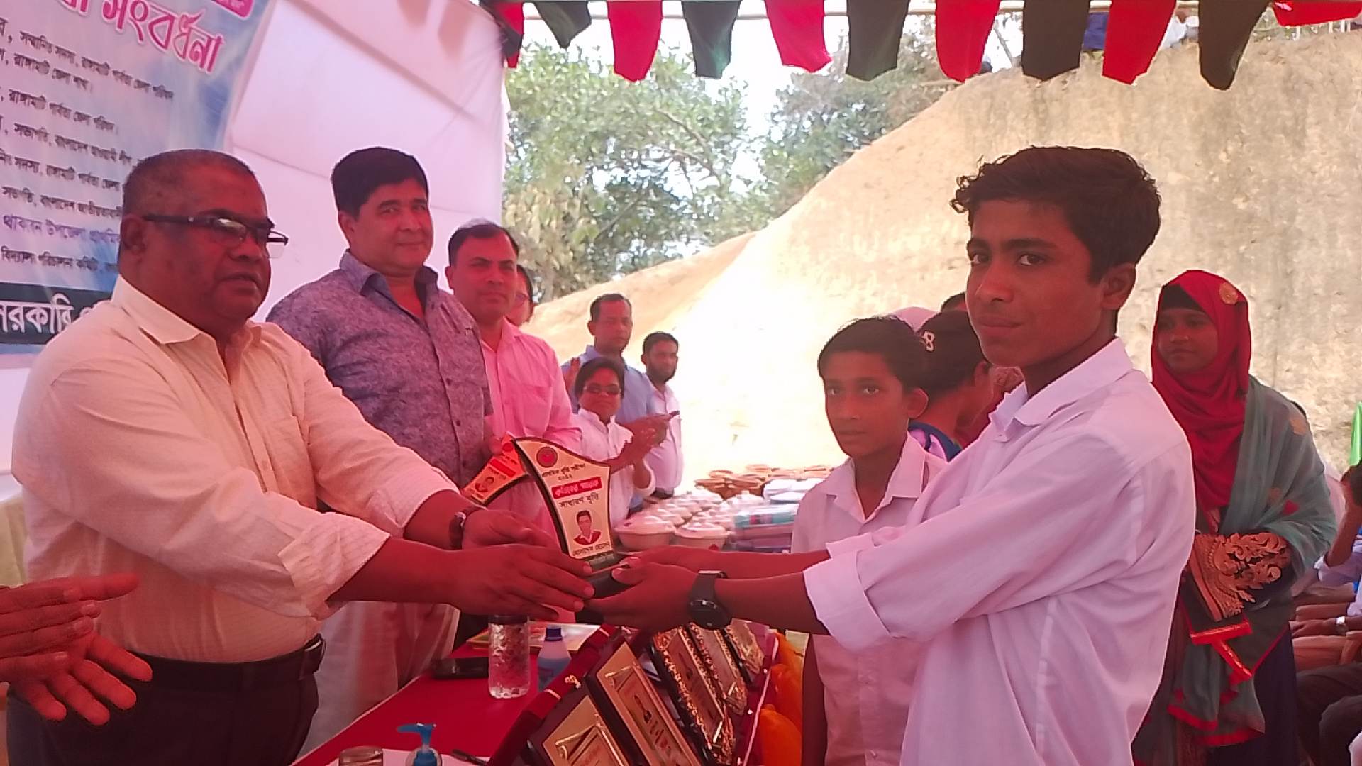 নানিয়ারচরে ব.পু.স.প্রা. বিদ্যালয়ে বার্ষিক ক্রীড়া প্রতিযোগীতার পুরস্কার বিতরণী ও শিক্ষার্থীদের সংবর্ধনা