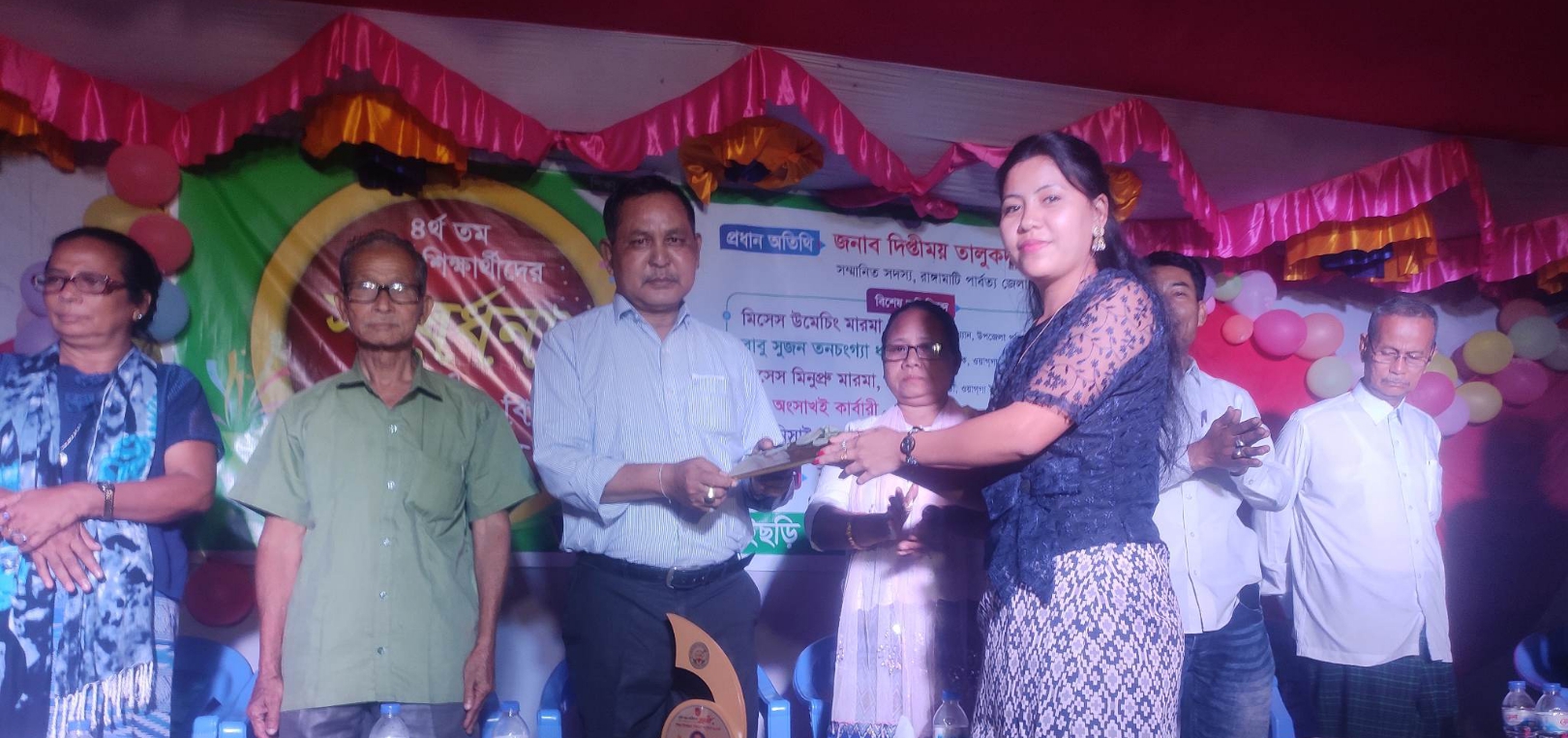 বড়ইছড়িতে  শিক্ষার্থীদের মাঝে সংবর্ধনা ও শিক্ষা উপকরণ বিতরণ 