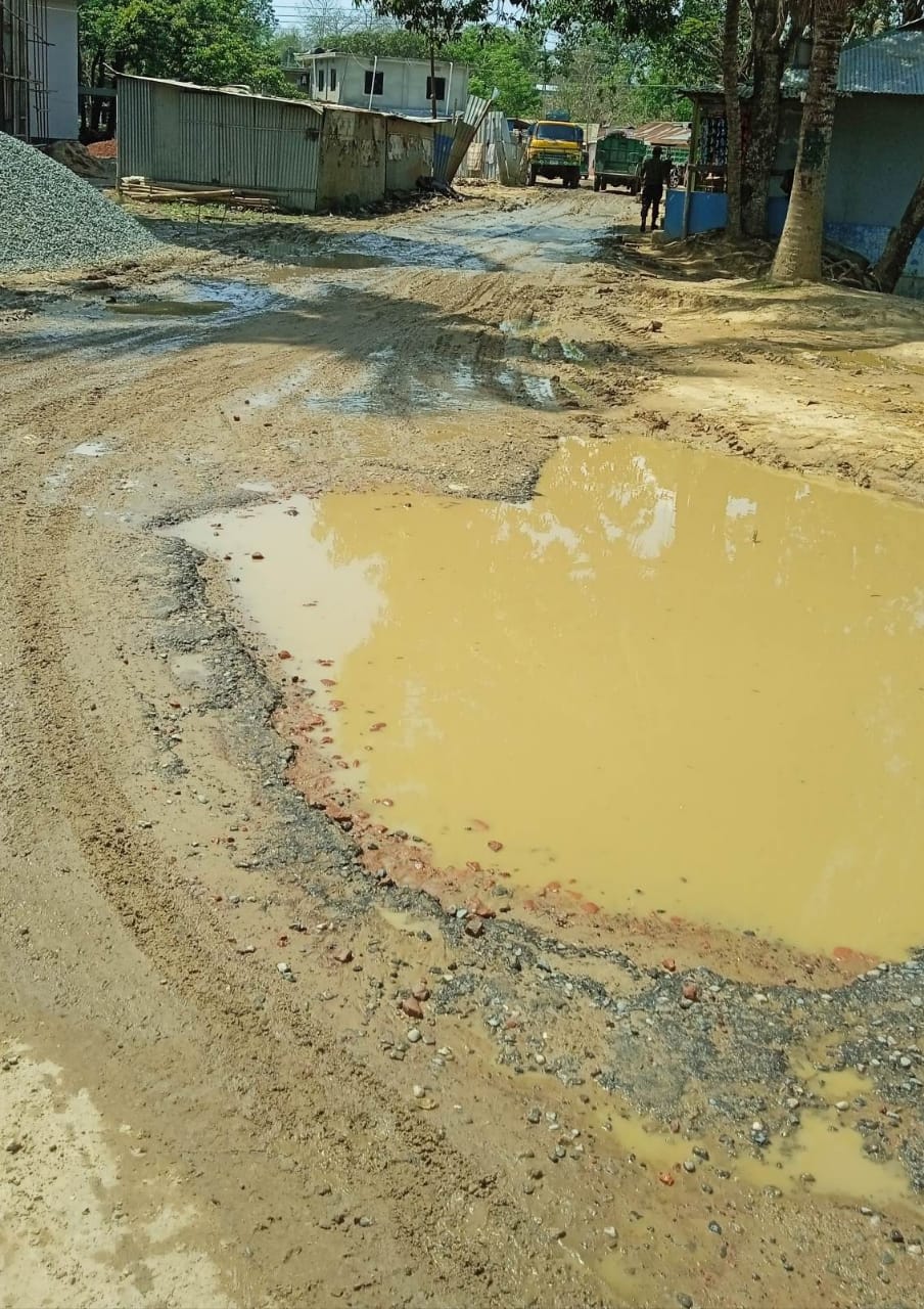 রাজস্থলী উপজেলা পরিষদের সড়কের বেহাল দশায় চরম দুর্ভোগ