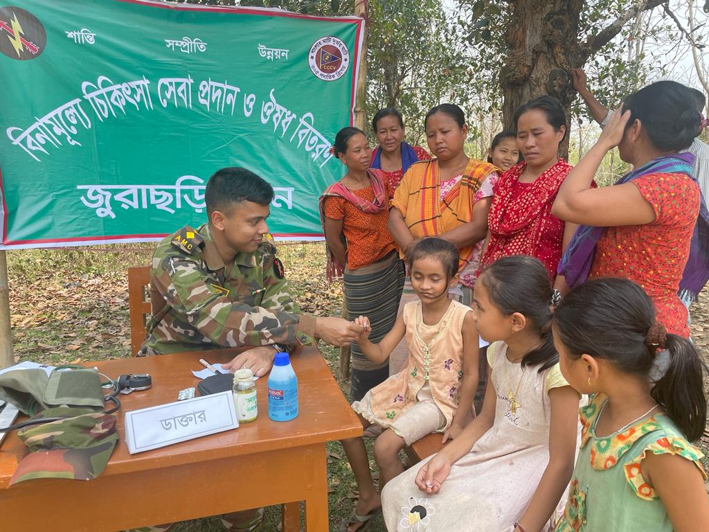 জুরাছড়ি জোনের তত্বাবধানে শতাধিক রোগীকে বিনামূল্যে চিকিৎসা সেবা প্রদান