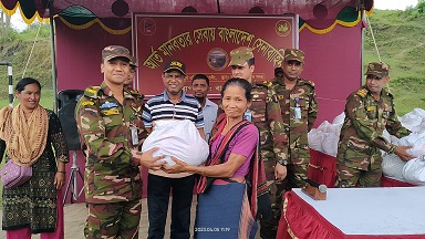 সেনাবাহিনীর উদ্যোগে দুঃস্থ পরিবারের মাঝে খাদ্য সামগ্রী বিতরন