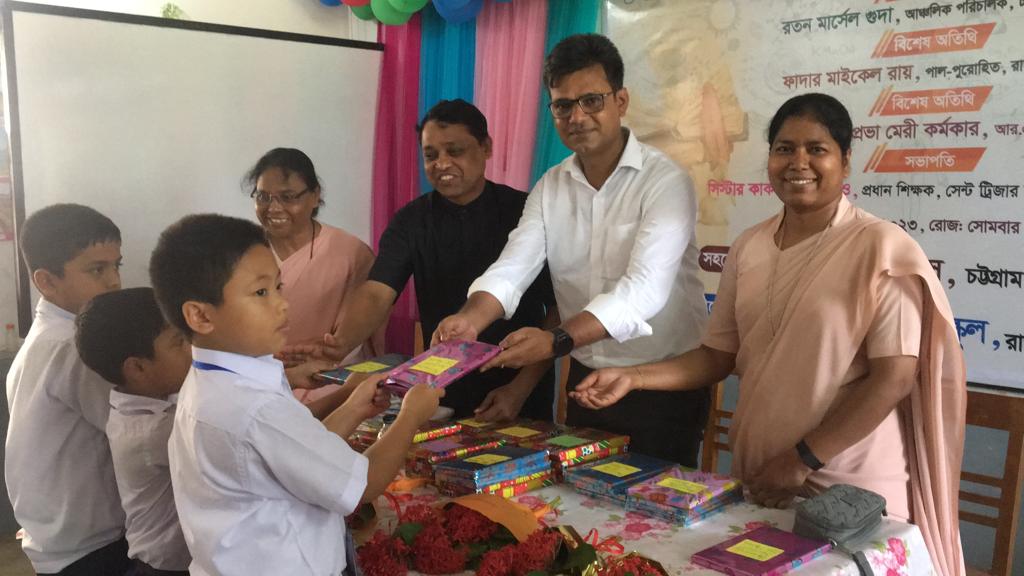 শিক্ষার্থীদের মেধা বিকাশে সেন্ট ট্রিজার স্কুলে বিজ্ঞান মেলা অনুষ্ঠিত