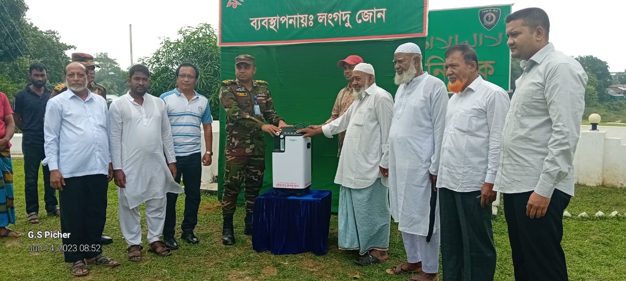 মানবতার সেবায় হাত বাড়িয়েছেন লংগদু সেনা জোন