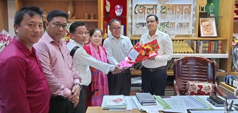 নবাগত জেলা প্রশাসকের সাথে জুরাছড়ি উপজেলা পরিষদের সৌজন্য সাক্ষাৎ