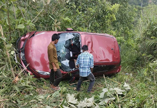 সাজেকে নিয়ন্ত্রণ হারিয়ে মাইক্রোবাস খাদে পড়ে ৪ পর্যটক আহত