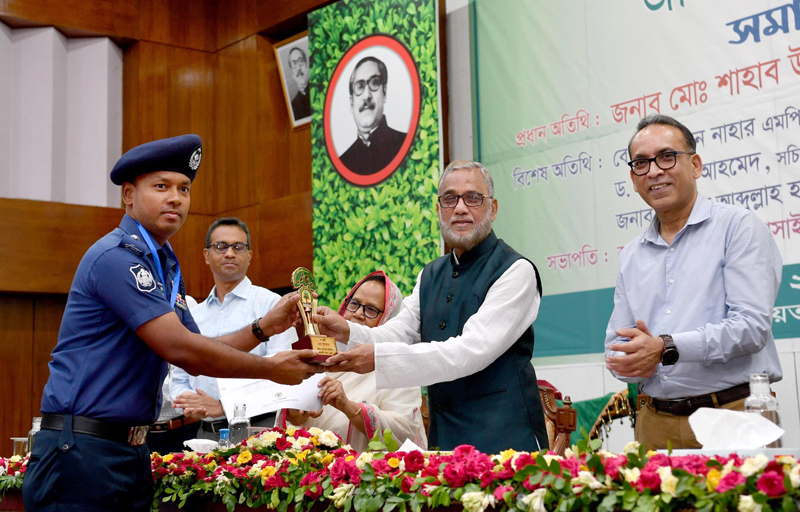 বৃক্ষরোপনে বিশেষ অবদান; প্রধানমন্ত্রীর জাতীয় পুরস্কারে ভূষিত রাঙামাটি জেলা পুলিশ